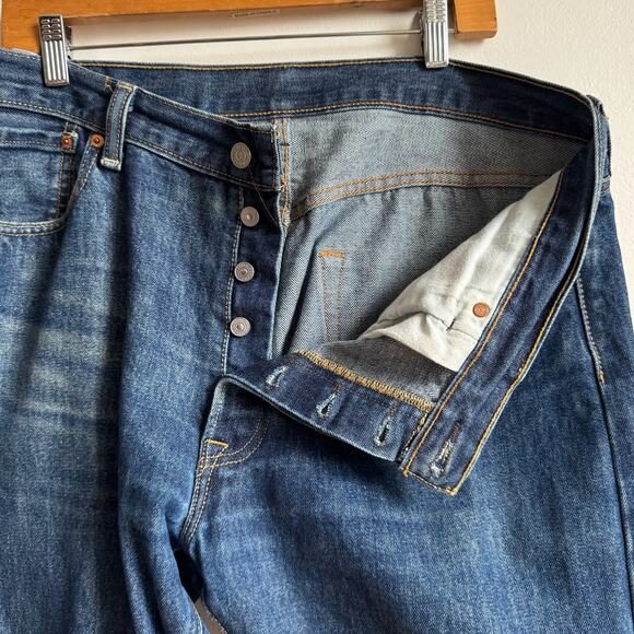 LEVIS 501's Medium Wash - Picture 5 of 6